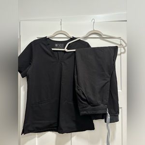 FIGS black scrub set size medium